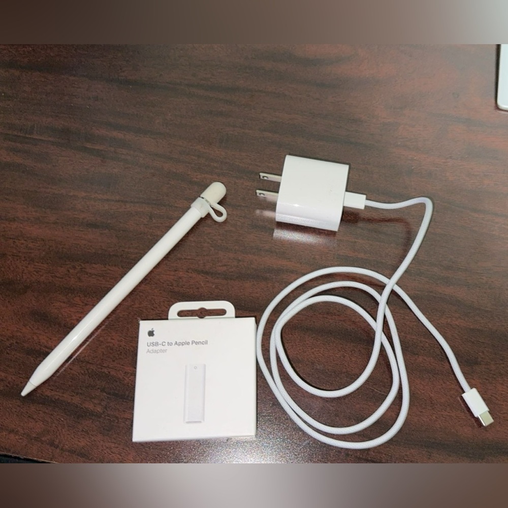 Generation 1 Apple Pen & Adapter